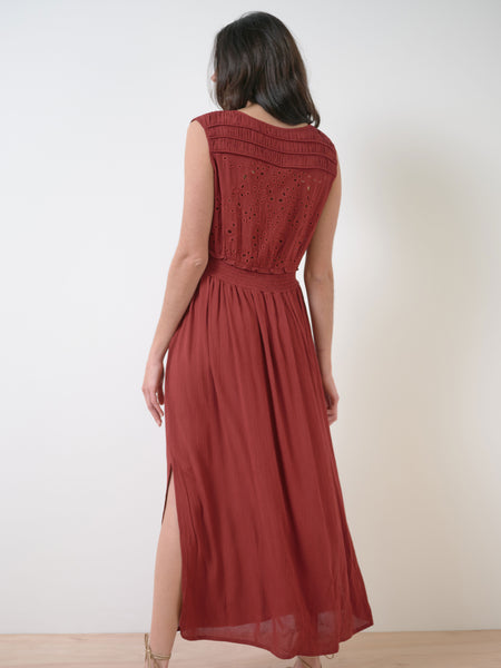 Robe longue dos brodé
