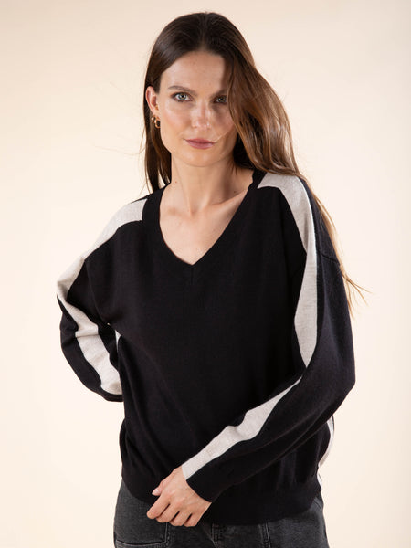 Pull col V bandes contrastées