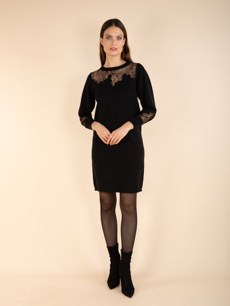 Robe pull dentelle