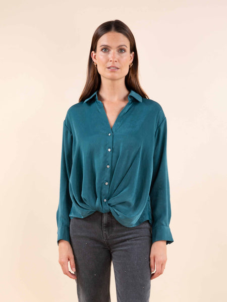 Blouse satinée twistée
